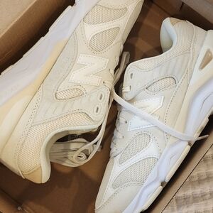 New Balance Cream Sneakers x90, size 9